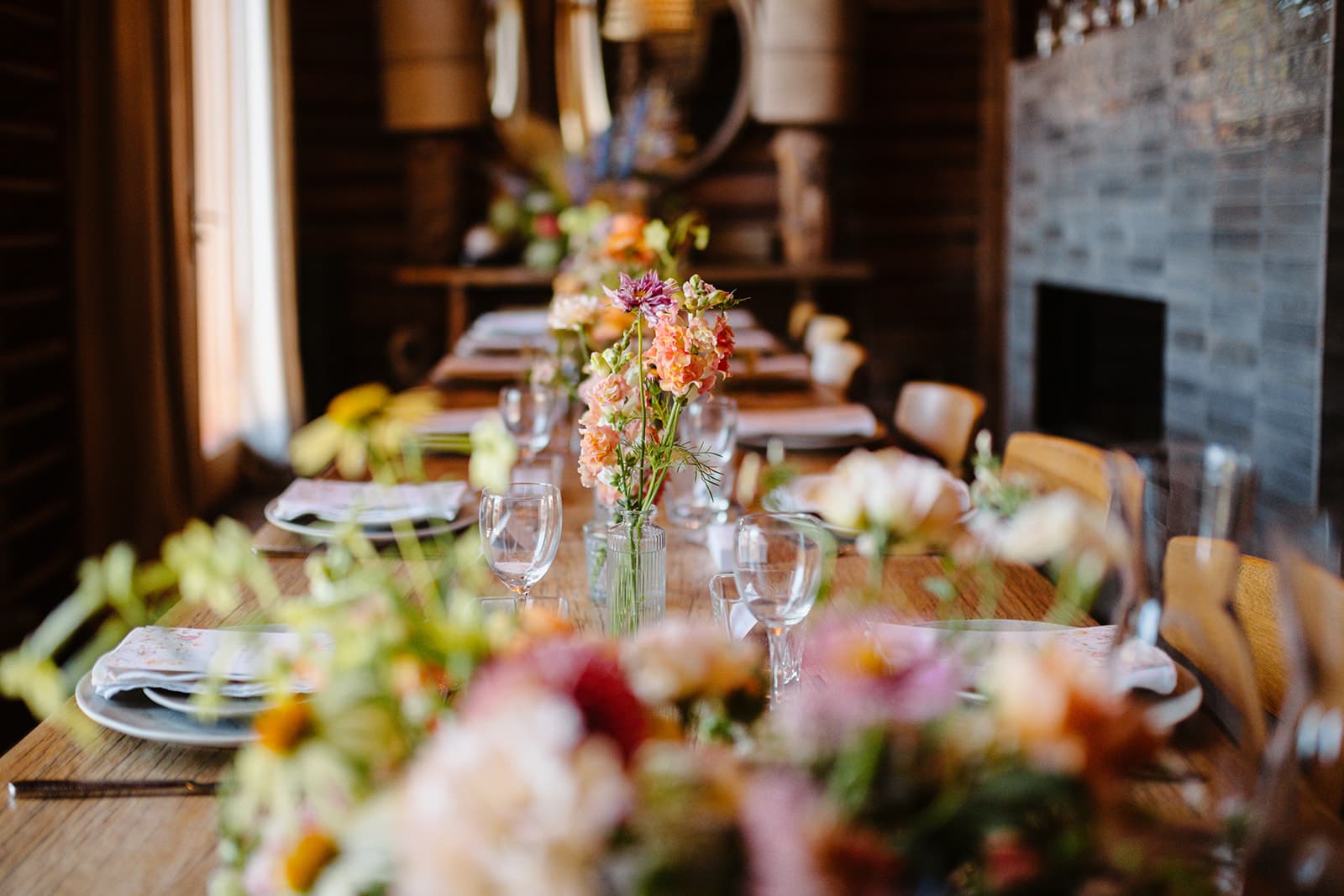 Table de mariage fleurie au Chalet Nantailly en Savoie